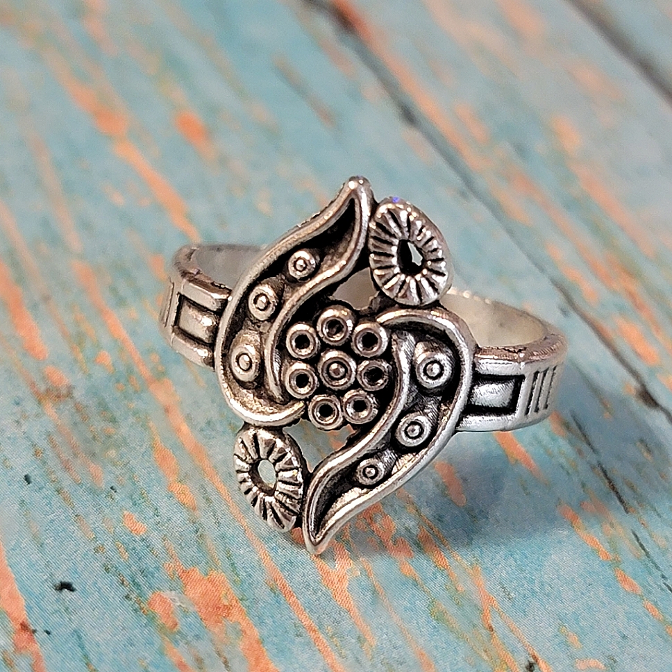 Paisley Flower Design Vintage Style Ring Paisley Flower Design Vintage Style Ring